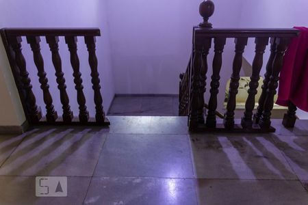 Casa à venda com 463m², 4 quartos e 5 vagas Casa à venda com 463m², 4 quartos e 5 vagasEscada