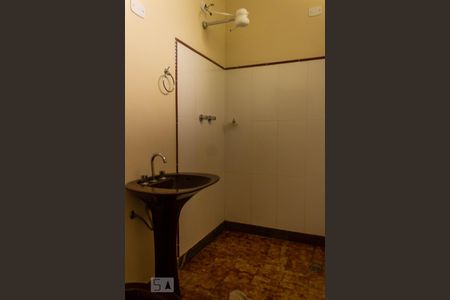 Casa à venda com 463m², 4 quartos e 5 vagas Casa à venda com 463m², 4 quartos e 5 vagasBanheiro Corredor