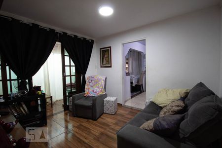 Sala de casa para alugar com 2 quartos, 70m² em Jardim Roberto, Osasco