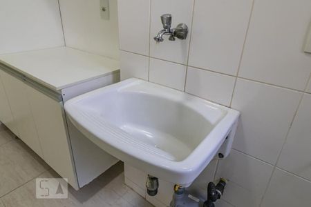 Apartamento à venda com 77m², 2 quartos e 1 vaga Apartamento à venda com 77m², 2 quartos e 1 vagaDetalhe da Área de Serviço