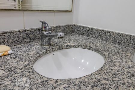 Apartamento à venda com 77m², 2 quartos e 1 vaga Apartamento à venda com 77m², 2 quartos e 1 vagaDetalhe do Banheiro Social