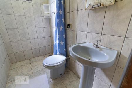 Banheiro de casa para alugar com 1 quarto, 35m² em Santa Mônica, Uberlândia