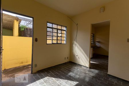 Sala de casa para alugar com 1 quarto, 35m² em Santa Mônica, Uberlândia