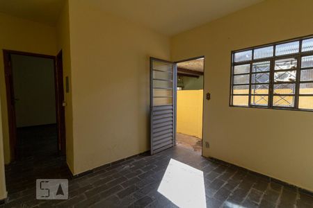 Sala de casa para alugar com 1 quarto, 35m² em Santa Mônica, Uberlândia