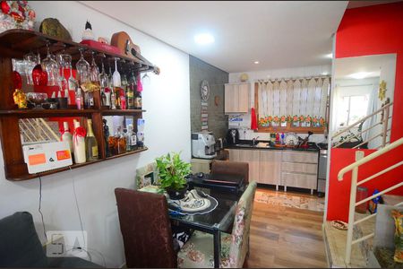Cozinha - Armários de casa à venda com 2 quartos, 70m² em Harmonia, Canoas