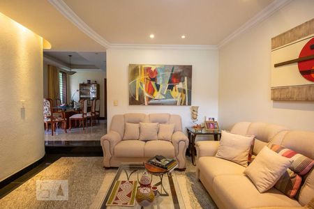 Sala de casa à venda com 4 quartos, 300m² em Heliópolis, Belo Horizonte