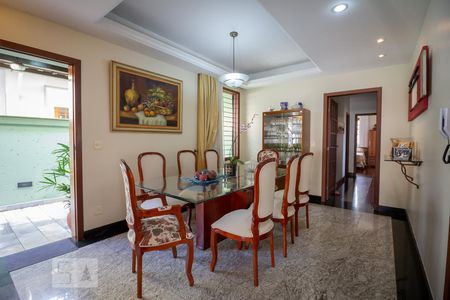 Sala de Jantar de casa à venda com 4 quartos, 300m² em Heliópolis, Belo Horizonte