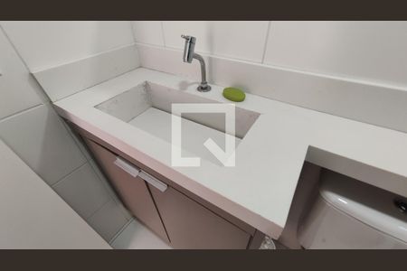 Banheiro - torneira de apartamento para alugar com 1 quarto, 28m² em Ferreira, São Paulo