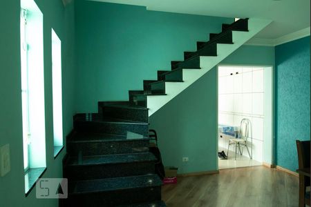 Escadas de casa à venda com 3 quartos, 280m² em Vila Santa Clara, São Paulo