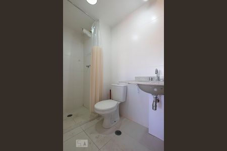 Banheiro de kitnet/studio à venda com 1 quarto, 35m² em Vila Madalena, São Paulo