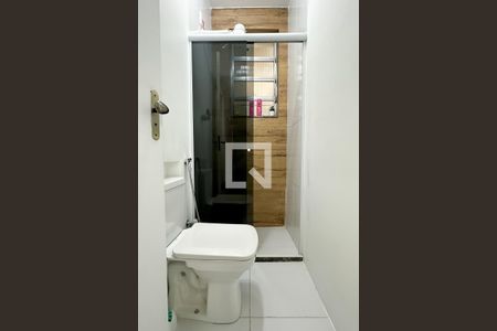 Banheiro de casa de condomínio para alugar com 1 quarto, 45m² em Botafogo, Rio de Janeiro