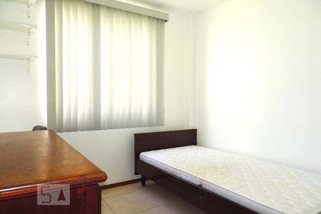 Quarto 2 de apartamento para alugar com 2 quartos, 49m² em Itacorubi, Florianópolis