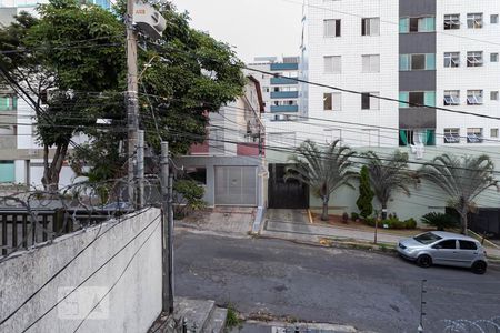 Vista da sala  de apartamento para alugar com 3 quartos, 120m² em Palmares, Belo Horizonte