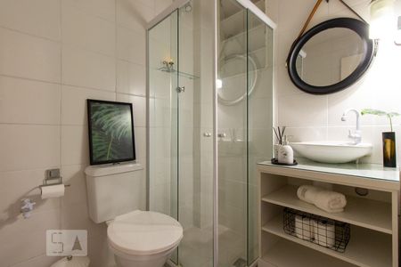 Banheiro de kitnet/studio para alugar com 1 quarto, 45m² em Centro, Rio de Janeiro