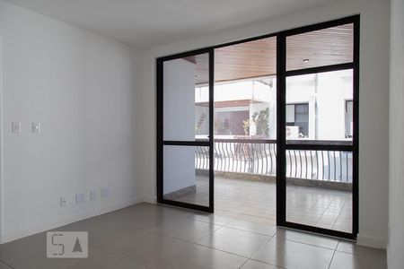 Sala de apartamento para alugar com 3 quartos, 90m² em Recreio dos Bandeirantes, Rio de Janeiro