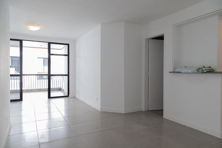 Sala de apartamento para alugar com 3 quartos, 90m² em Recreio dos Bandeirantes, Rio de Janeiro