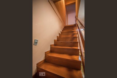 Escadas de casa para alugar com 3 quartos, 227m² em Vila Santa Catarina, São Paulo