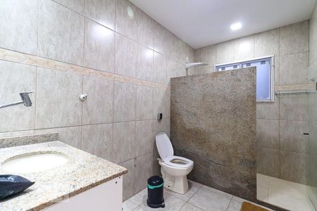 Casa para alugar com 75m², 2 quartos e sem vaga Casa para alugar com 75m², 2 quartos e sem vagaBanheiro Corredor