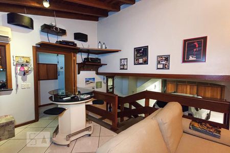 Sala de Estar de casa à venda com 3 quartos, 180m² em Morro do Espelho, São Leopoldo