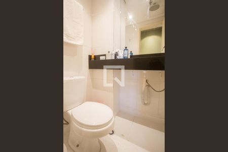 Banheiro de kitnet/studio para alugar com 1 quarto, 41m² em Santo Amaro, São Paulo