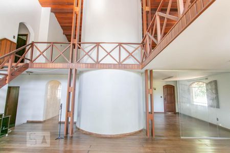 Casa à venda com 440m², 4 quartos e 8 vagasSala