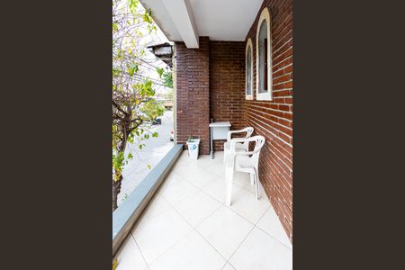 Casa à venda com 250m², 5 quartos e 2 vagas Casa à venda com 250m², 5 quartos e 2 vagasVaranda