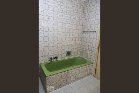 Banheiro de casa à venda com 3 quartos, 315m² em Vila Leonor, São Paulo