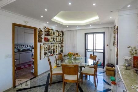 Sala de apartamento à venda com 4 quartos, 200m² em Vila Gumercindo, São Paulo