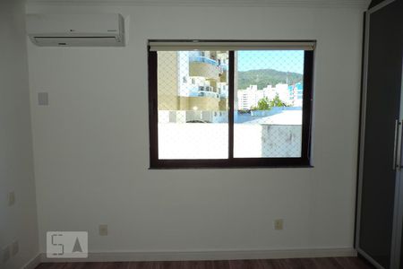 Suite 1 de apartamento para alugar com 2 quartos, 76m² em Itacorubi, Florianópolis
