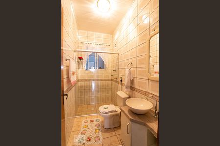 Banheiro de casa à venda com 3 quartos, 160m² em Medianeira, Porto Alegre