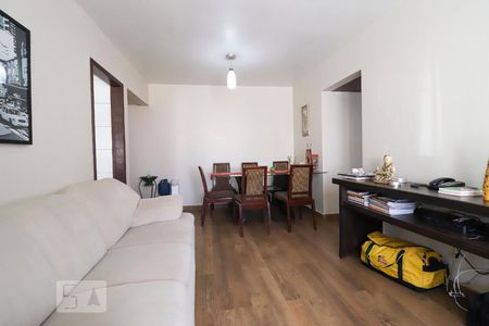 Sala de apartamento para alugar com 2 quartos, 70m² em Setor Bela Vista, Goiânia