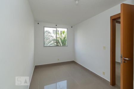 Quarto 2 de apartamento para alugar com 2 quartos, 48m² em Parada de Lucas, Rio de Janeiro