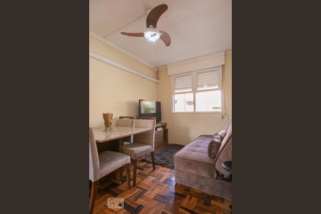 Sala de apartamento à venda com 3 quartos, 67m² em Camaquã, Porto Alegre