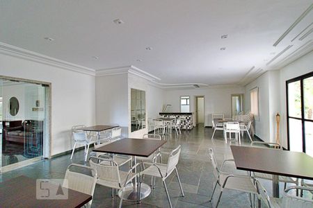 Apartamento à venda com 178m², 3 quartos e 3 vagas Apartamento à venda com 178m², 3 quartos e 3 vagasÁrea comum - Salão de festas