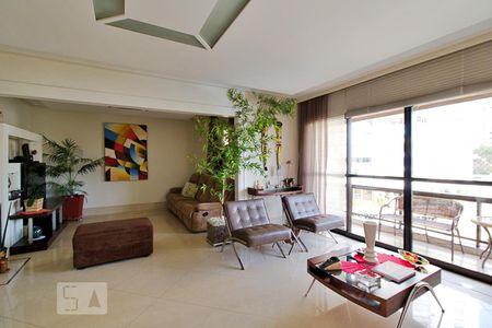 Sala de apartamento à venda com 3 quartos, 178m² em Vila Suzana, São Paulo