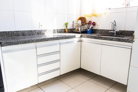 Cozinha de apartamento à venda com 2 quartos, 60m² em Paquetá, Belo Horizonte