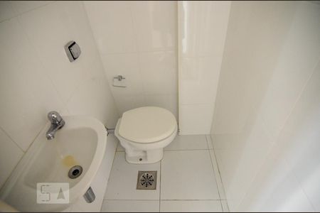 Lavabo de apartamento para alugar com 2 quartos, 58m² em Laranjeiras, Rio de Janeiro