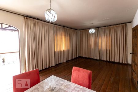 Sala de casa à venda com 6 quartos, 550m² em Ouro Preto, Belo Horizonte