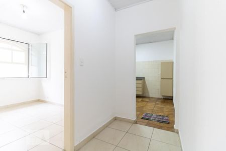 Corredor de casa para alugar com 2 quartos, 90m² em Vila Firmiano Pinto, São Paulo