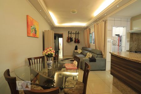 Sala de apartamento à venda com 2 quartos, 70m² em Vila Humaitá, Santo André