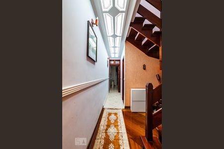 Escada de casa para alugar com 4 quartos, 300m² em Jardim Marek, Santo André