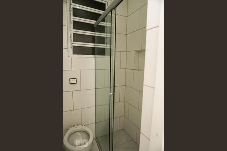 Banheiro de kitnet/studio para alugar com 1 quarto, 23m² em Cidade Baixa, Porto Alegre