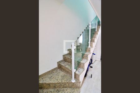 Escada de casa à venda com 2 quartos, 85m² em Jardim Rina, Santo André