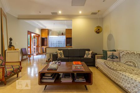 Sala de TV de casa de condomínio à venda com 4 quartos, 363m² em Alphaville, Santana de Parnaíba