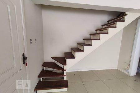 Escada de casa de condomínio à venda com 3 quartos, 152m² em Olaria, Canoas