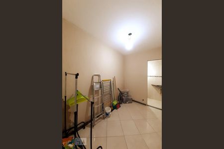 Casa de condomínio à venda com 448m², 6 quartos e 2 vagas Casa de condomínio à venda com 448m², 6 quartos e 2 vagasQuarto de Serviço