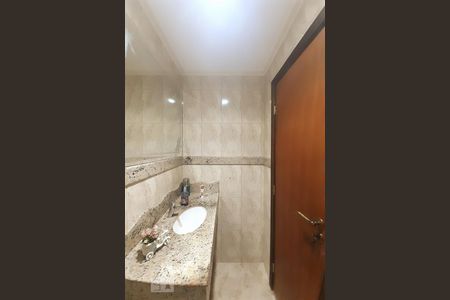 Casa de condomínio à venda com 448m², 6 quartos e 2 vagas Casa de condomínio à venda com 448m², 6 quartos e 2 vagasLavabo 1