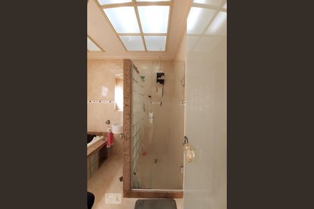 Casa de condomínio à venda com 448m², 6 quartos e 2 vagas Casa de condomínio à venda com 448m², 6 quartos e 2 vagasBanheiro da Suíte 4