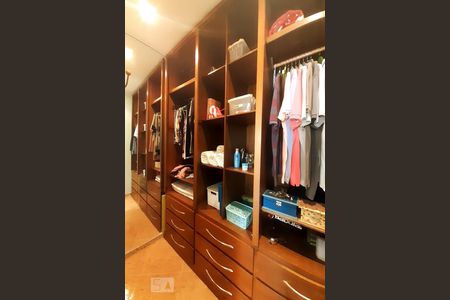 Casa de condomínio à venda com 448m², 6 quartos e 2 vagas Casa de condomínio à venda com 448m², 6 quartos e 2 vagasQuarto 5 - Suíte