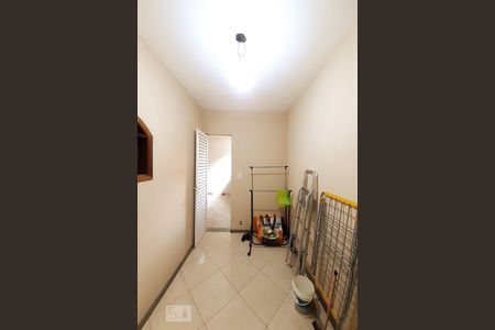 Casa de condomínio à venda com 448m², 6 quartos e 2 vagas Casa de condomínio à venda com 448m², 6 quartos e 2 vagasQuarto de Serviço